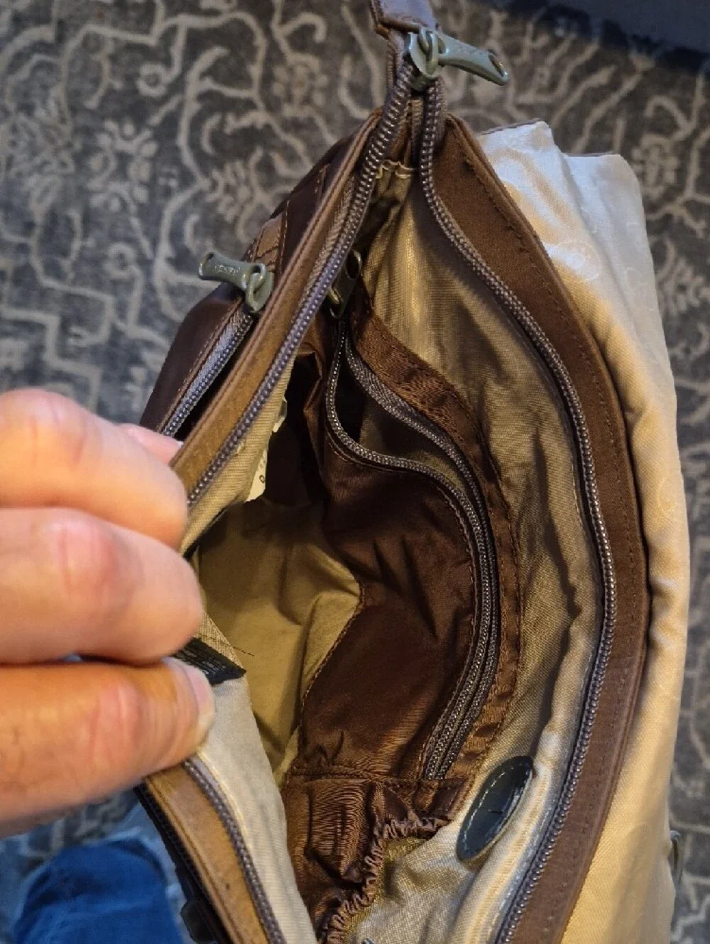 WOMEN'S Pacsafe‎ Brown Shoulder Crossbody Bag